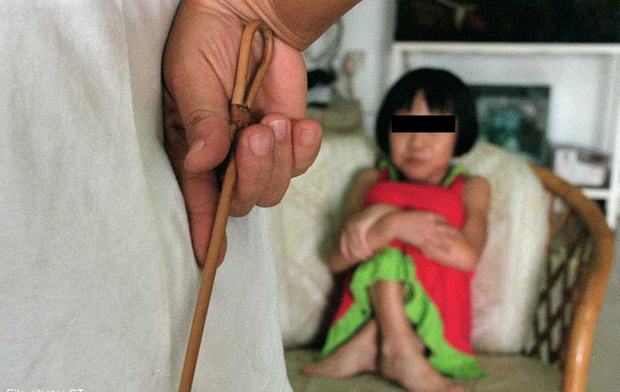 Cô bé 8 tuổi bị mẹ đánh tử vong vì làm toán sai và áp lực học hành khủng khiếp của trẻ em Trung Quốc